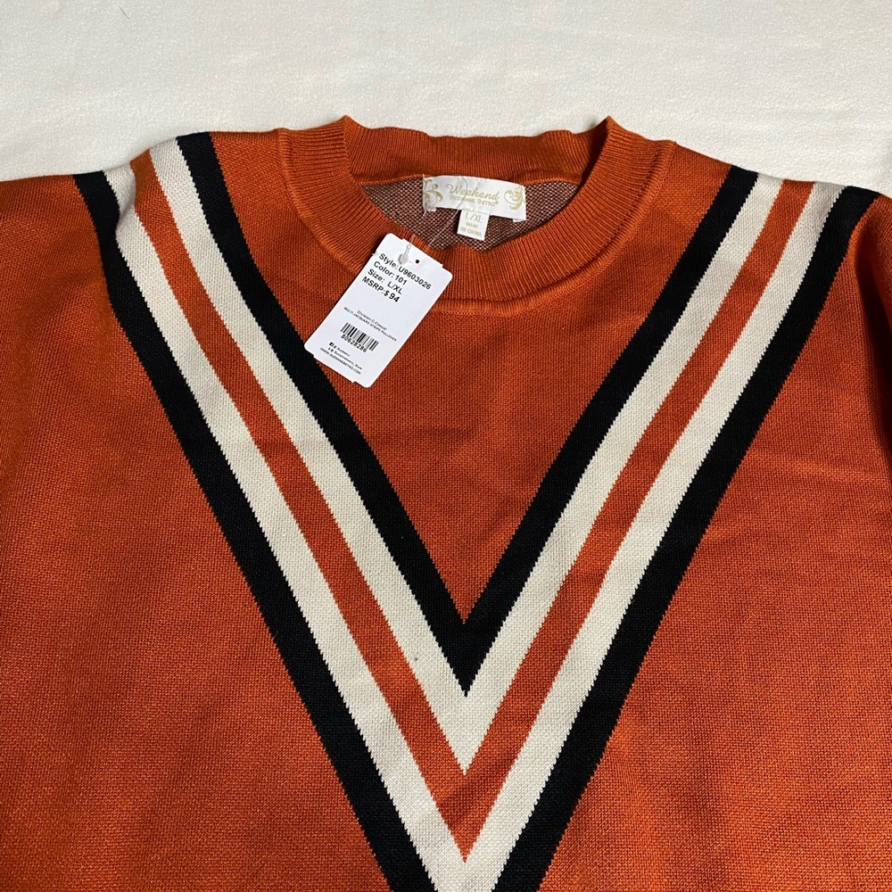 Bold V-Pattern Crewneck Sweater in Orange and Black